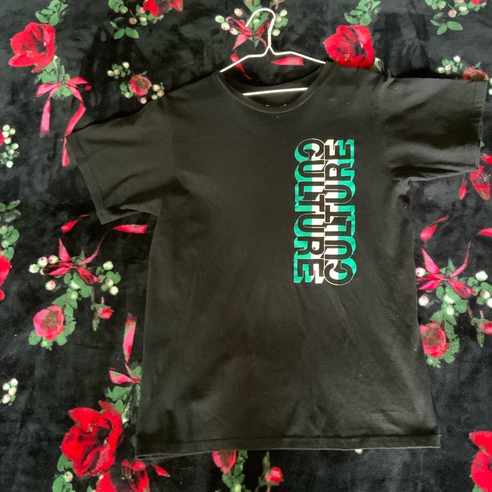 BLACK SHORT-SLEEVED TEE WITH PRINT